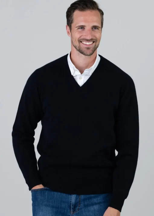 Leven 2 Ply Lambswool V-Neck - Navy